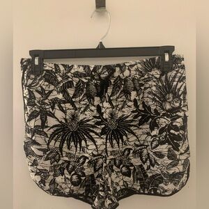 Vince Monochrome Patterned Shorts